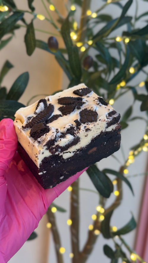 Cookies and cream brookie truffle at Bonnies Glamour Bakes