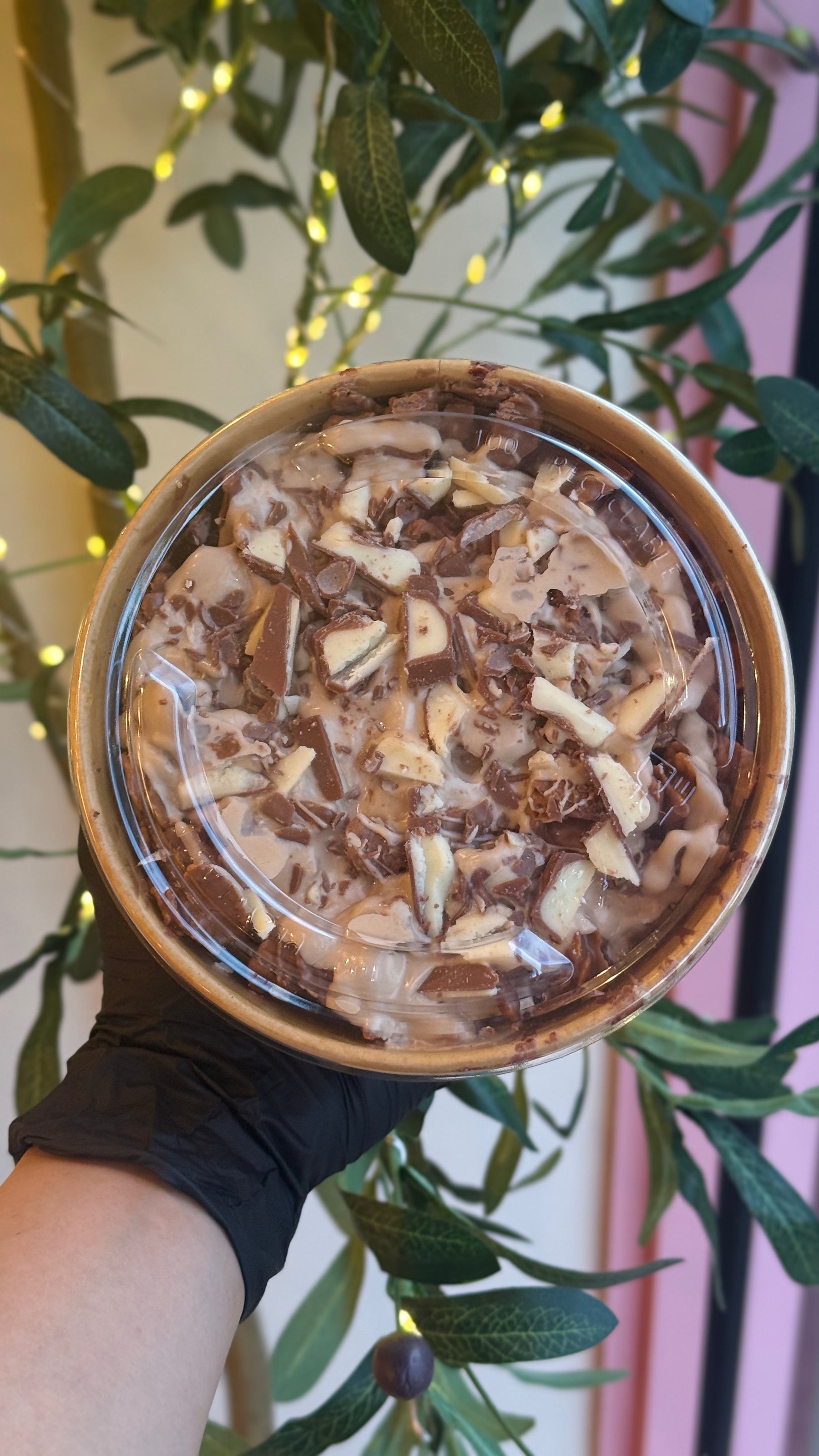 kinder crunch cake